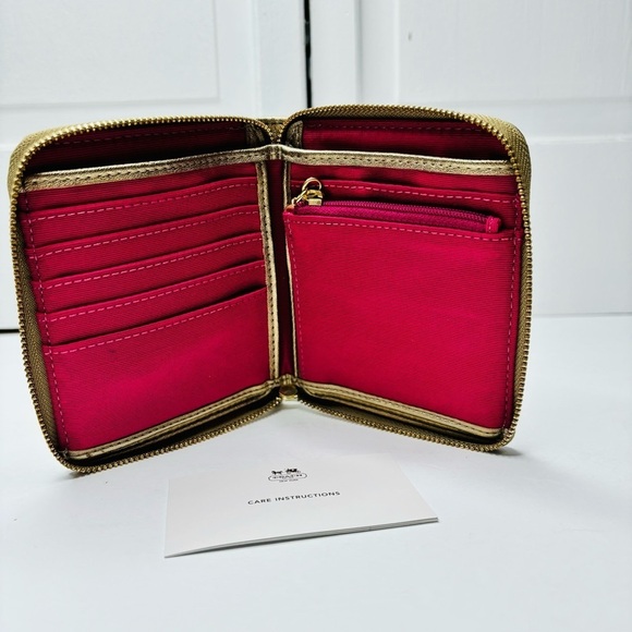 ⛔️SOLD⛔️ COACH Peyton Tattersall Multicolor Zip Around Wristlet - Picture 5 of 8